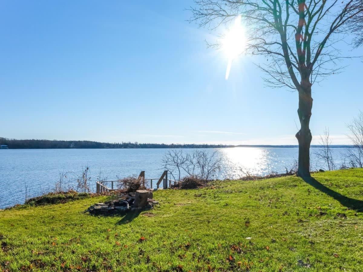 Cozy family waterfront retreat recently renovated