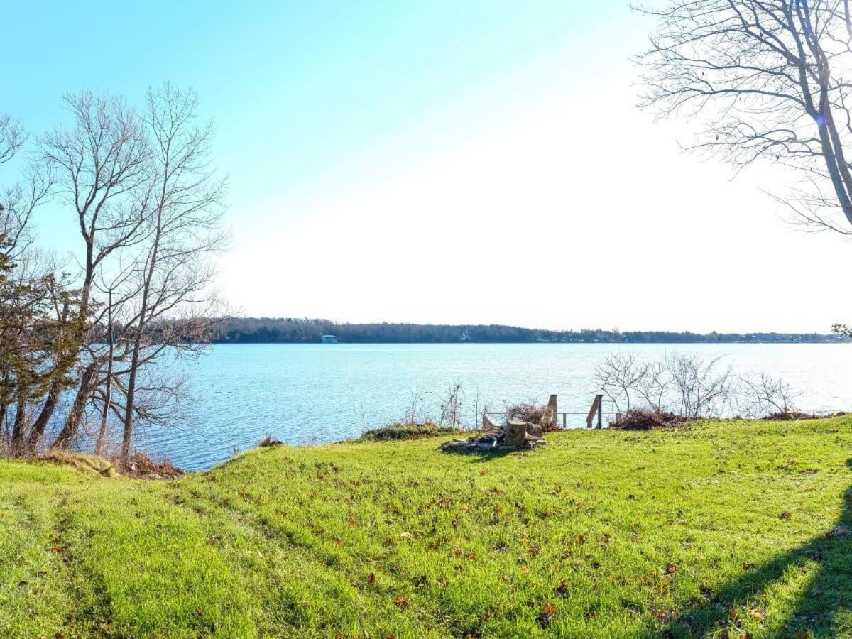 Cozy family waterfront retreat recently renovated
