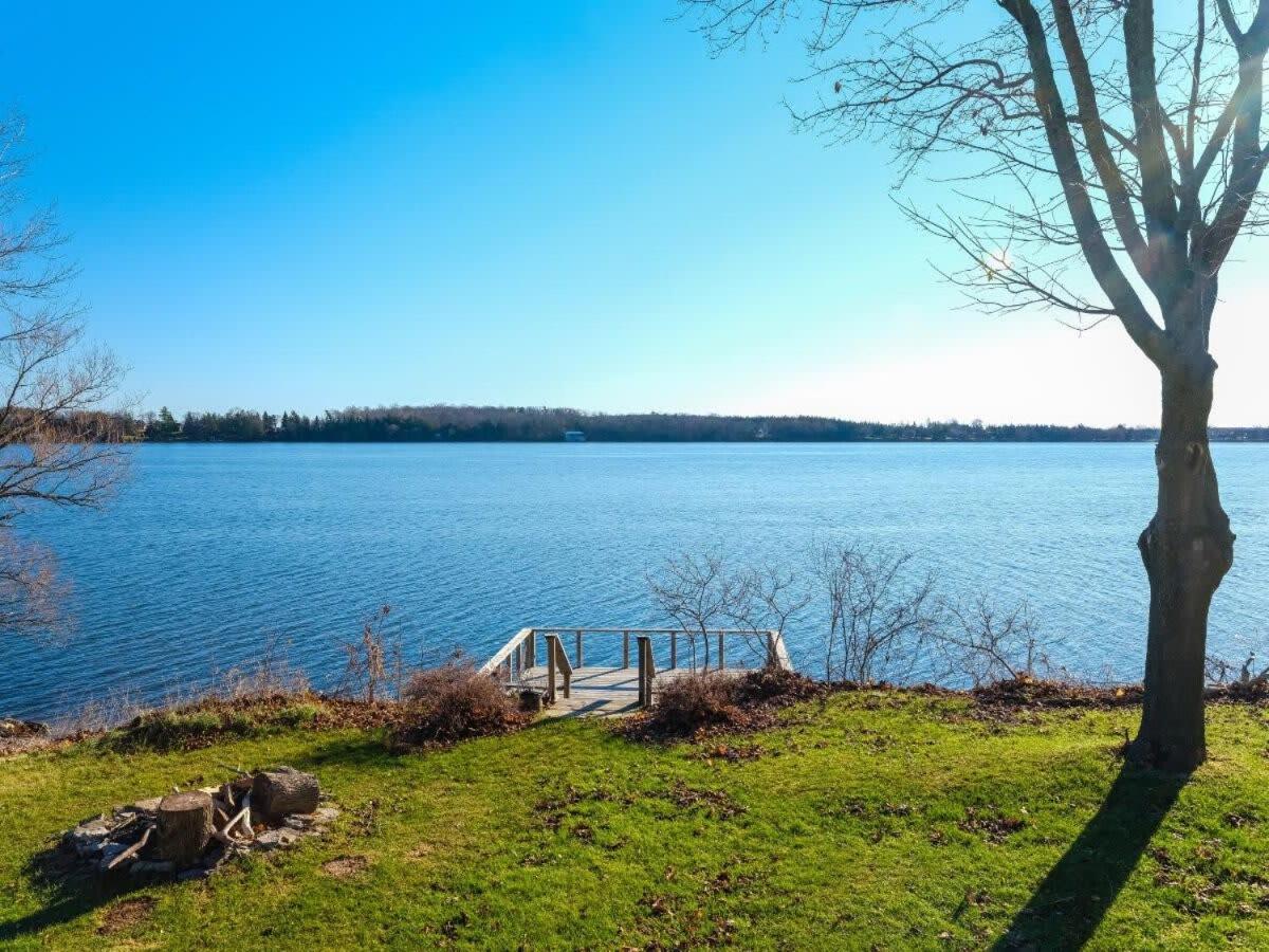 Cozy family waterfront retreat recently renovated
