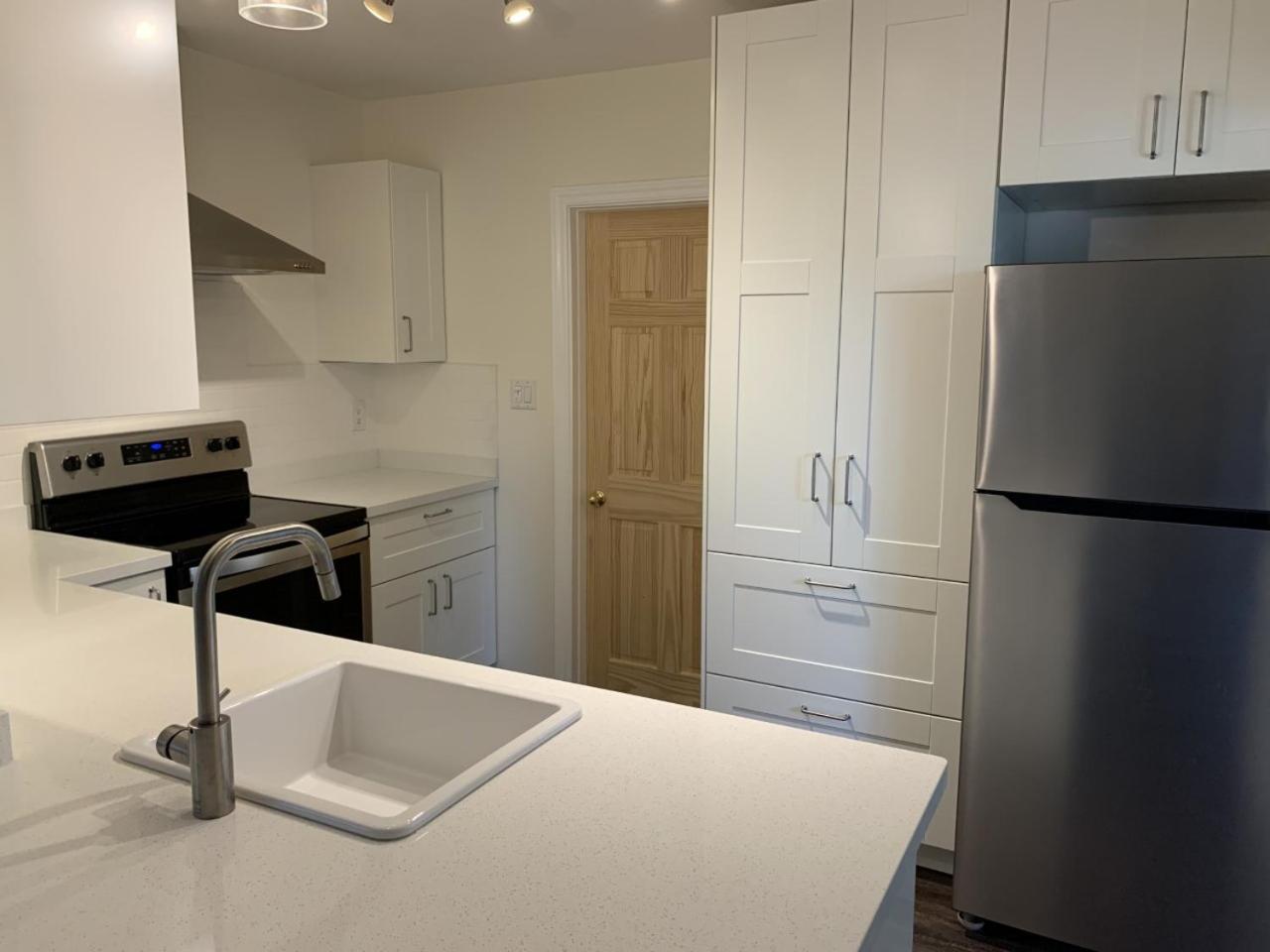 Affordable 4 Bedroom Home Near Hwy401