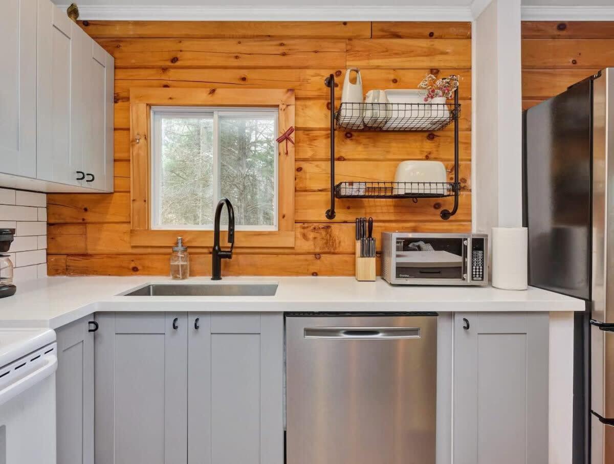 Secluded and beautiful wooded waterfront retreat
