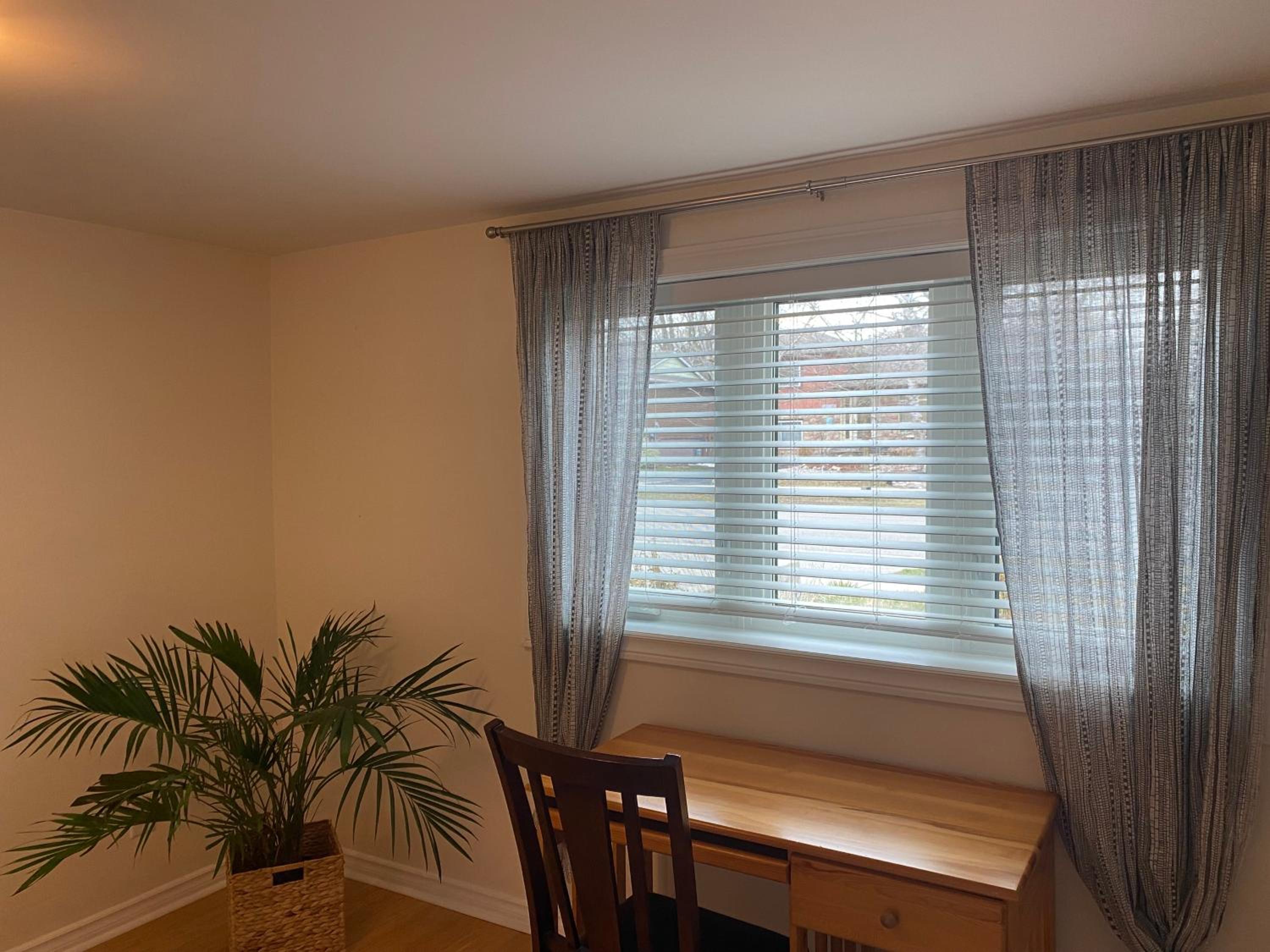 Affordable 4 Bedroom Home Near Hwy401