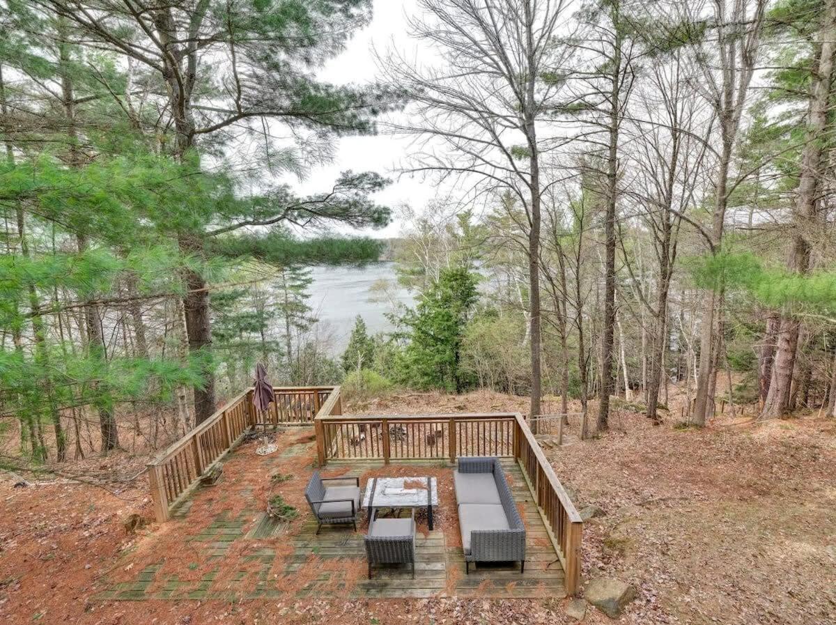 Secluded and beautiful wooded waterfront retreat