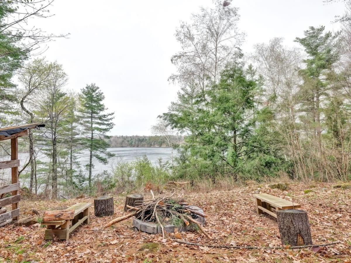 Secluded and beautiful wooded waterfront retreat