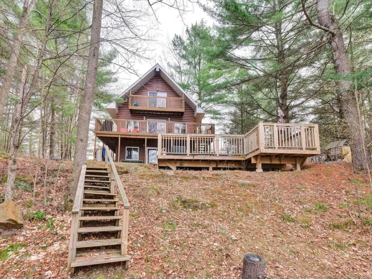 Secluded and beautiful wooded waterfront retreat