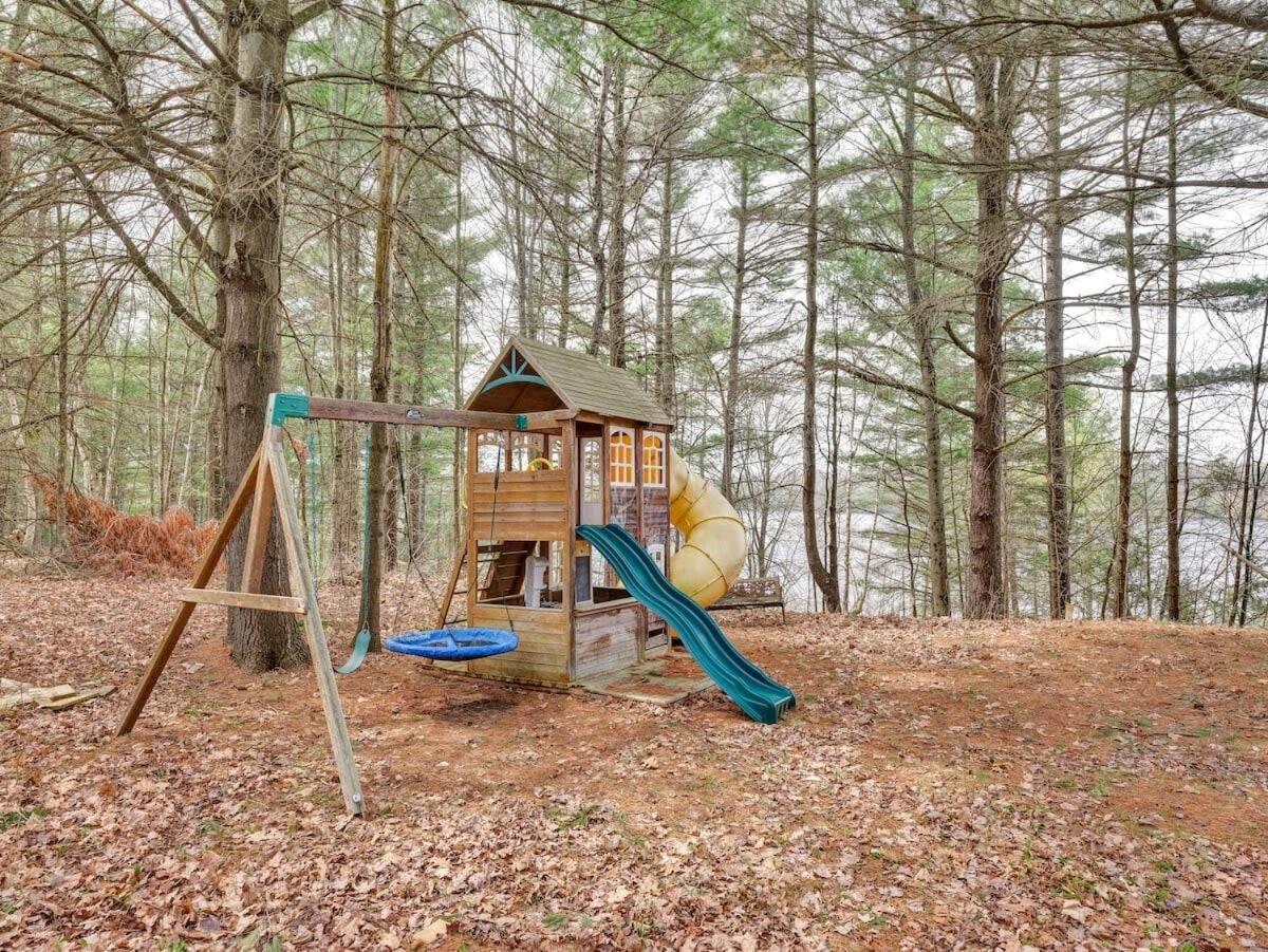 Secluded and beautiful wooded waterfront retreat