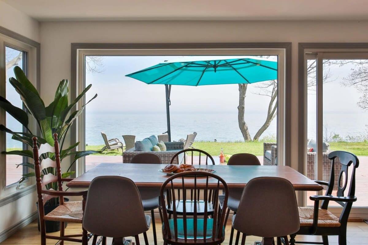Lakeside PEC: Beautiful Waterfront & Patio