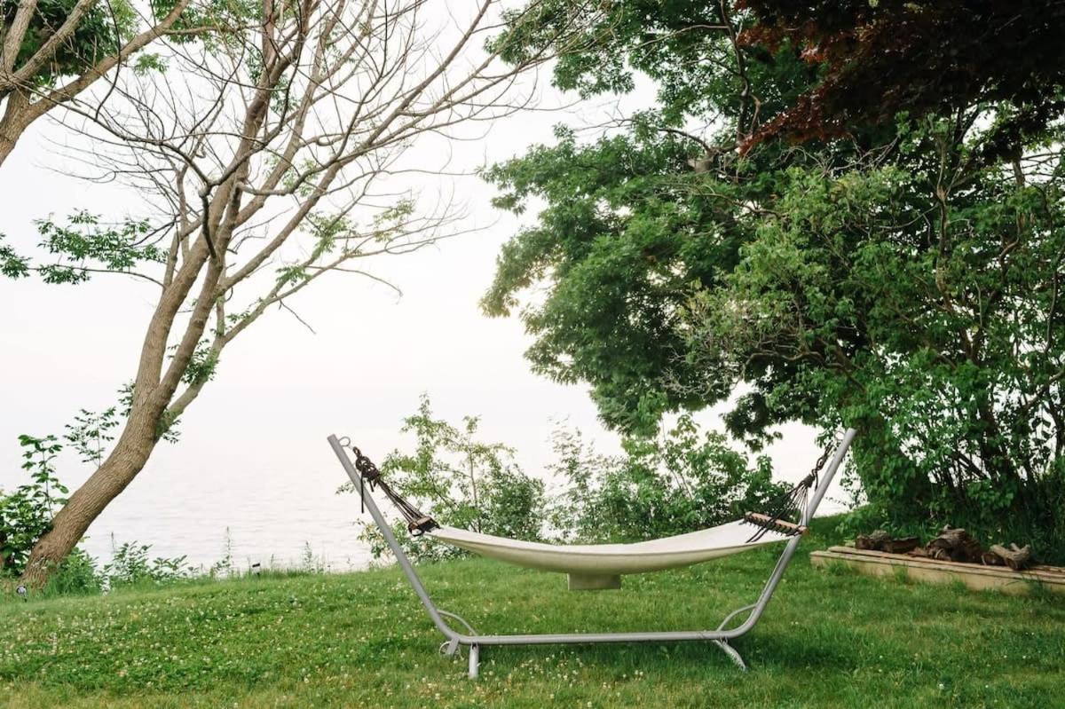 Lakeside PEC: Beautiful Waterfront & Patio