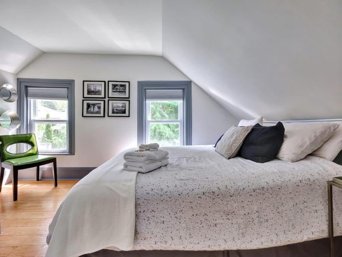 Cobalt Cottage: Picton House with Sandbanks Pass