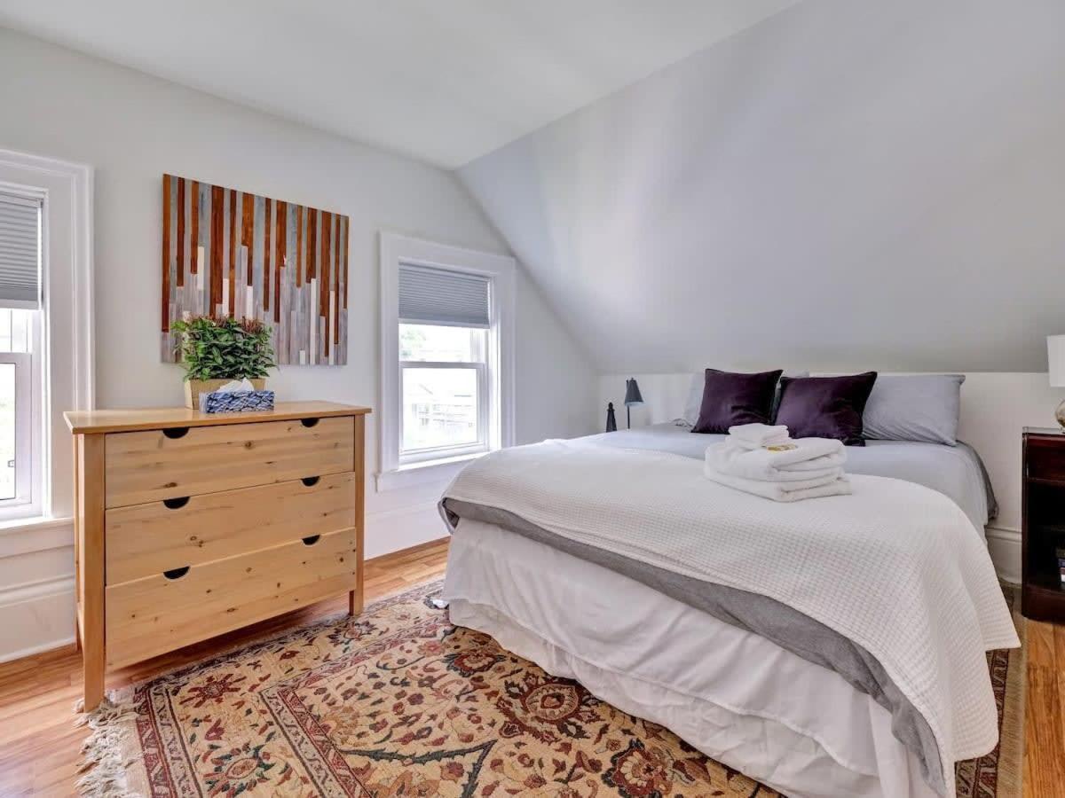 Cobalt Cottage: Picton House with Sandbanks Pass