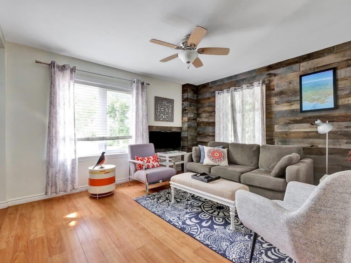 Cobalt Cottage: Picton House with Sandbanks Pass