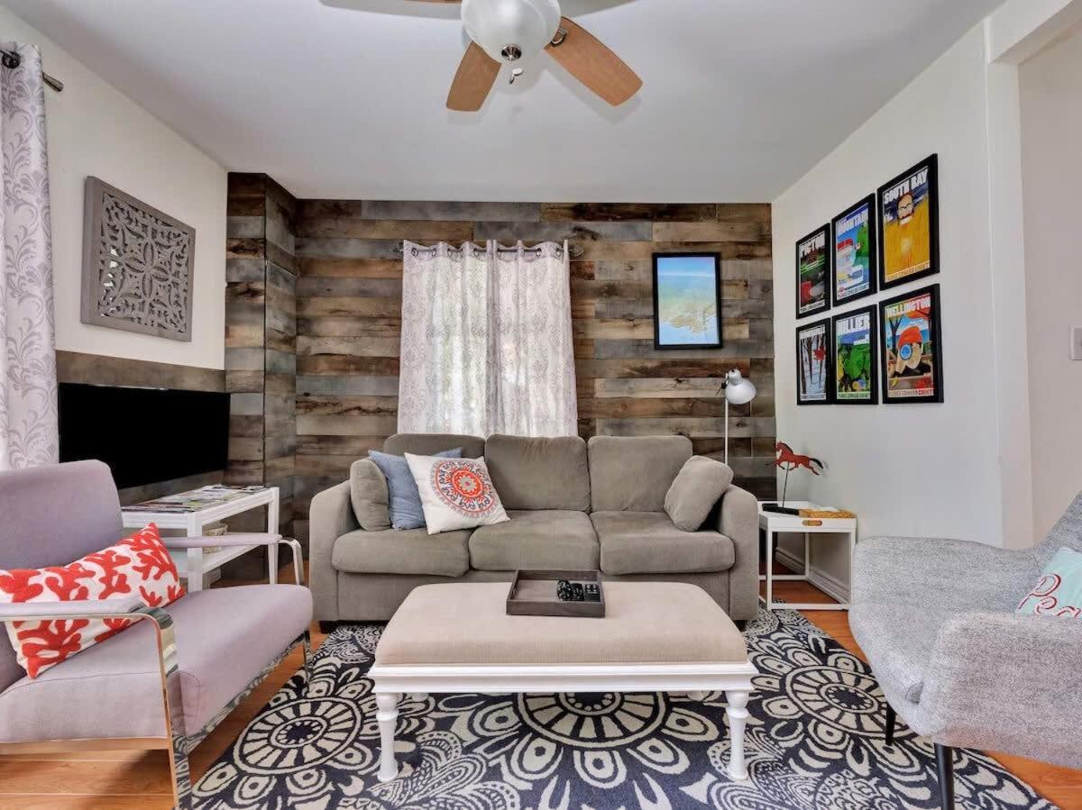 Cobalt Cottage: Picton House with Sandbanks Pass