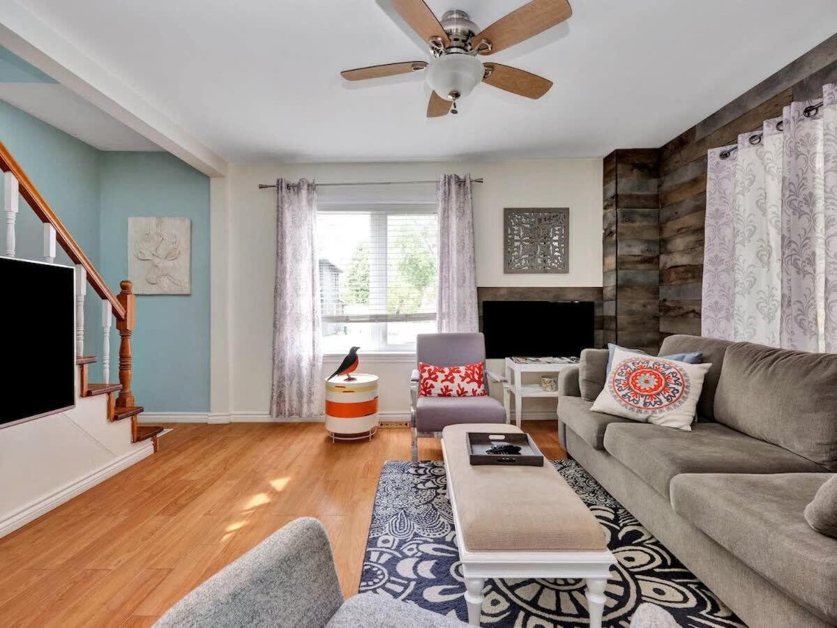 Cobalt Cottage: Picton House with Sandbanks Pass