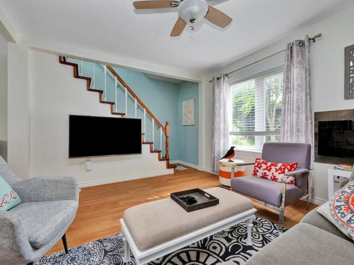 Cobalt Cottage: Picton House with Sandbanks Pass
