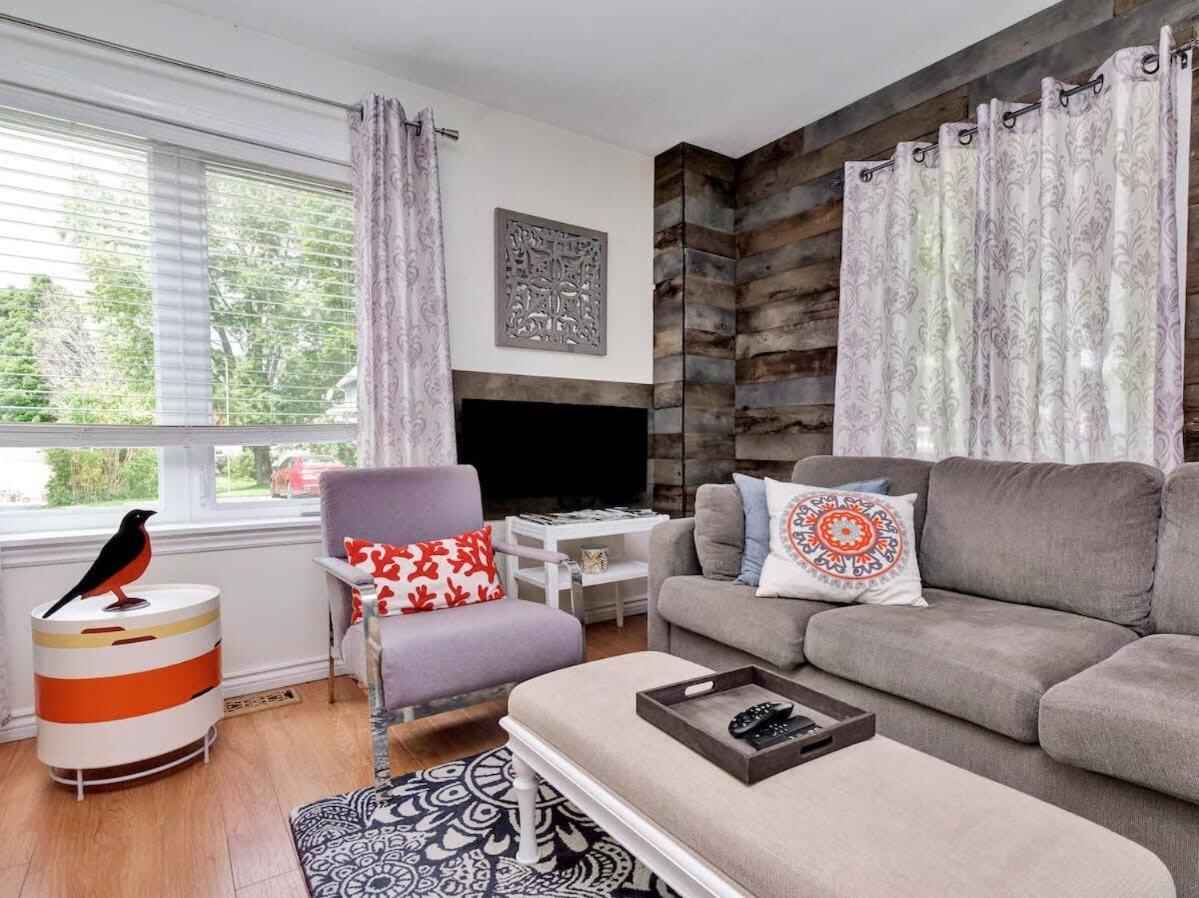 Cobalt Cottage: Picton House with Sandbanks Pass