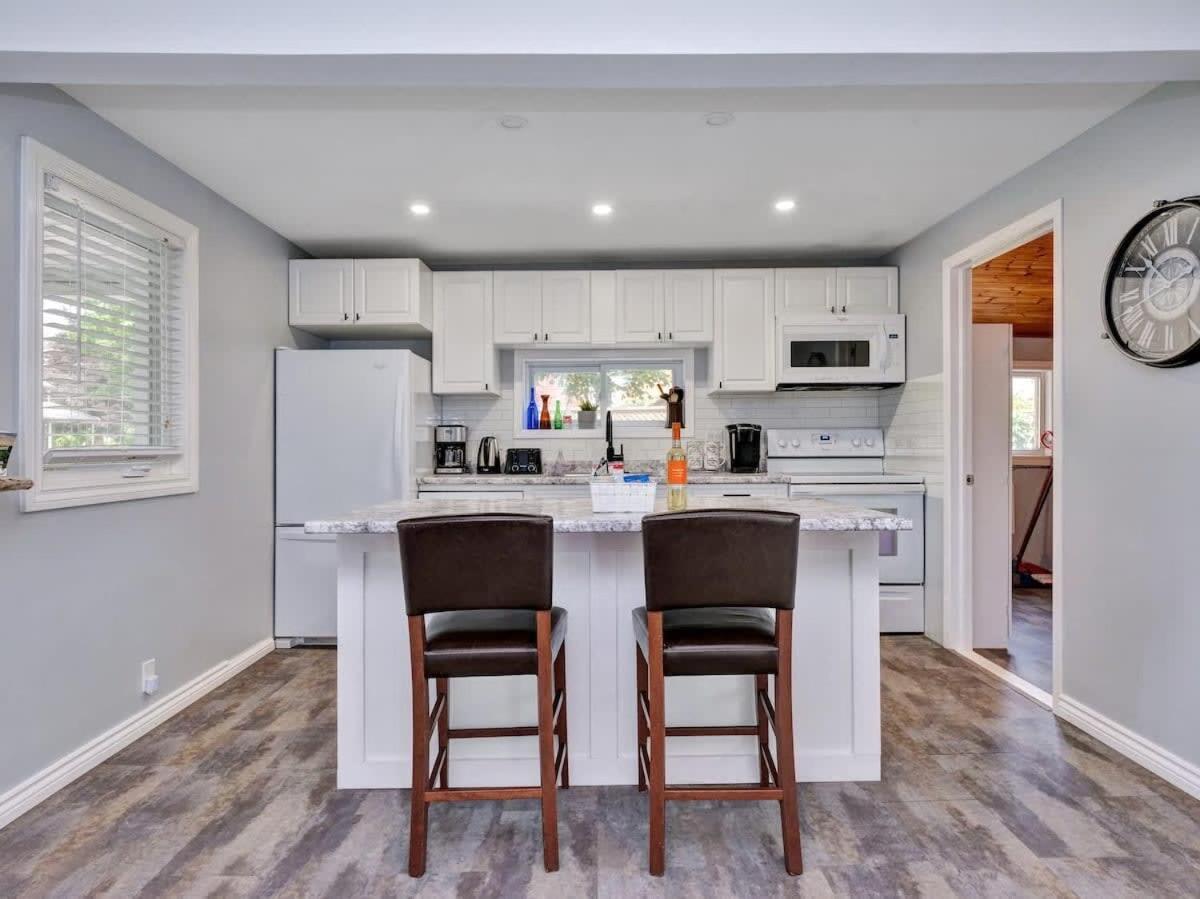 Cobalt Cottage: Picton House with Sandbanks Pass