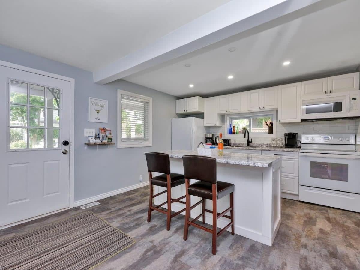 Cobalt Cottage: Picton House with Sandbanks Pass