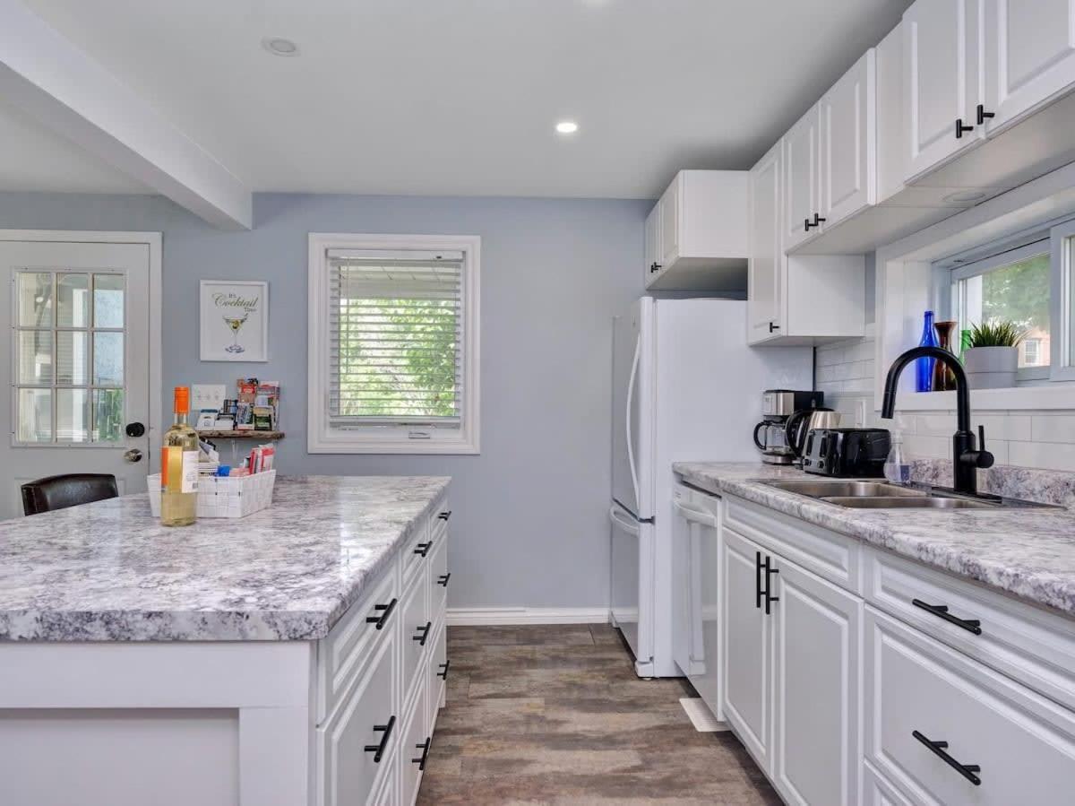 Cobalt Cottage: Picton House with Sandbanks Pass