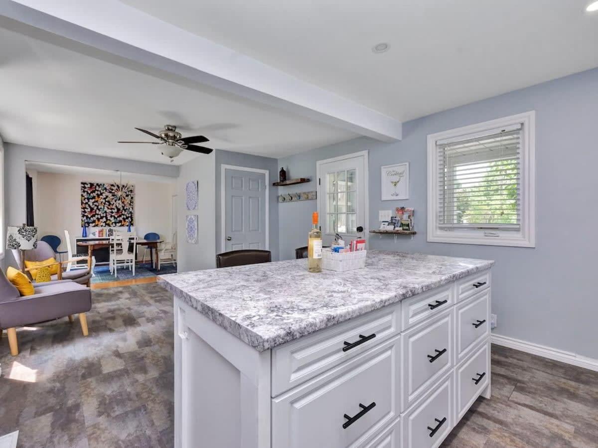 Cobalt Cottage: Picton House with Sandbanks Pass