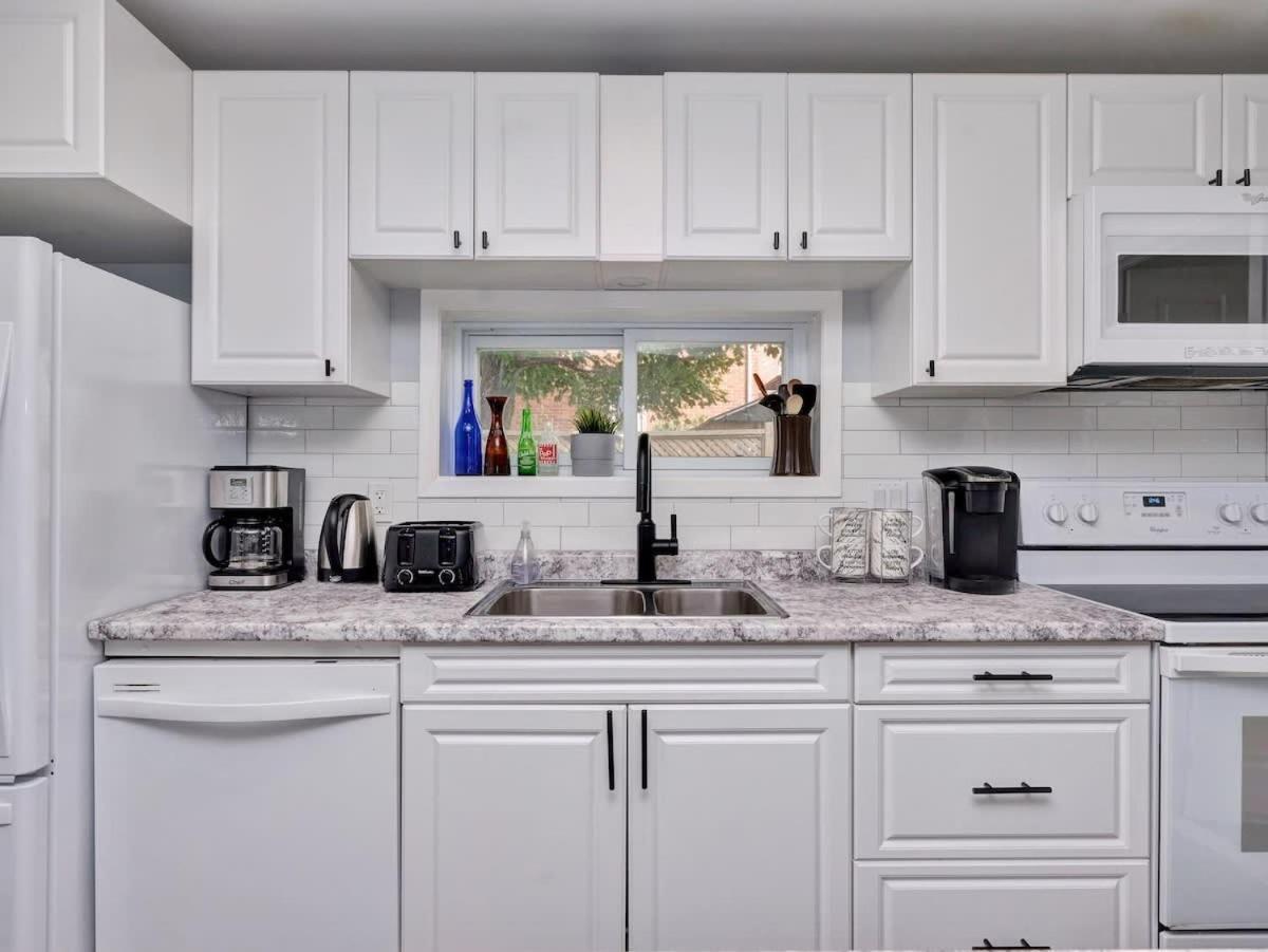 Cobalt Cottage: Picton House with Sandbanks Pass
