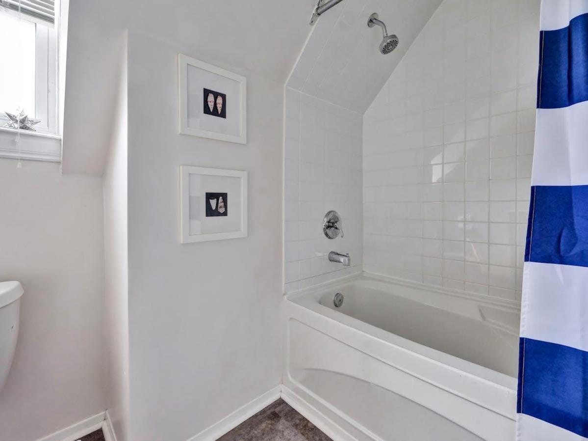 Cobalt Cottage: Picton House with Sandbanks Pass