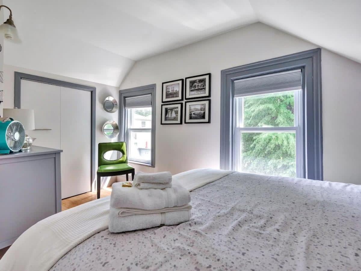 Cobalt Cottage: Picton House with Sandbanks Pass
