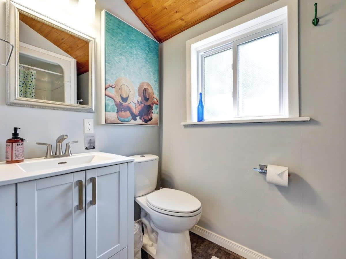 Cobalt Cottage: Picton House with Sandbanks Pass
