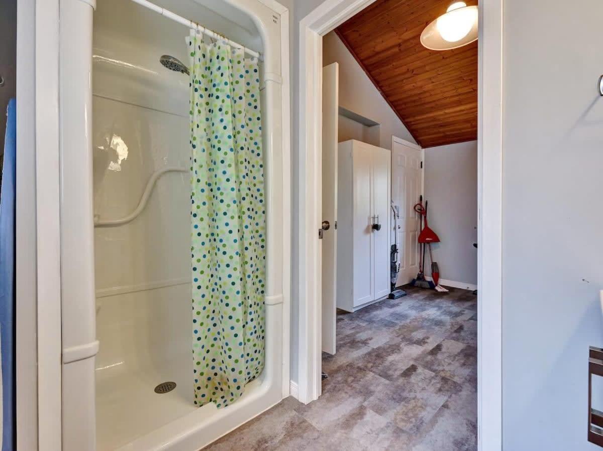 Cobalt Cottage: Picton House with Sandbanks Pass