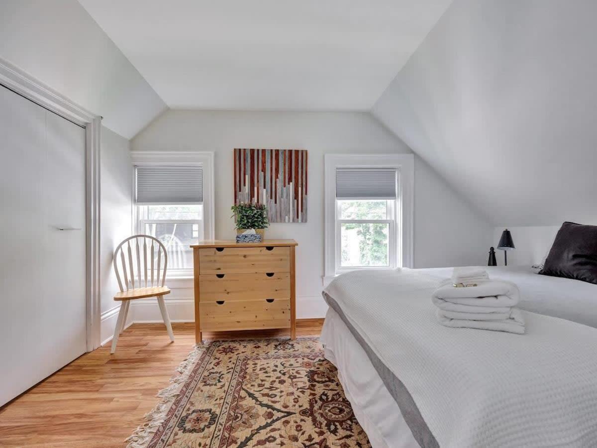 Cobalt Cottage: Picton House with Sandbanks Pass