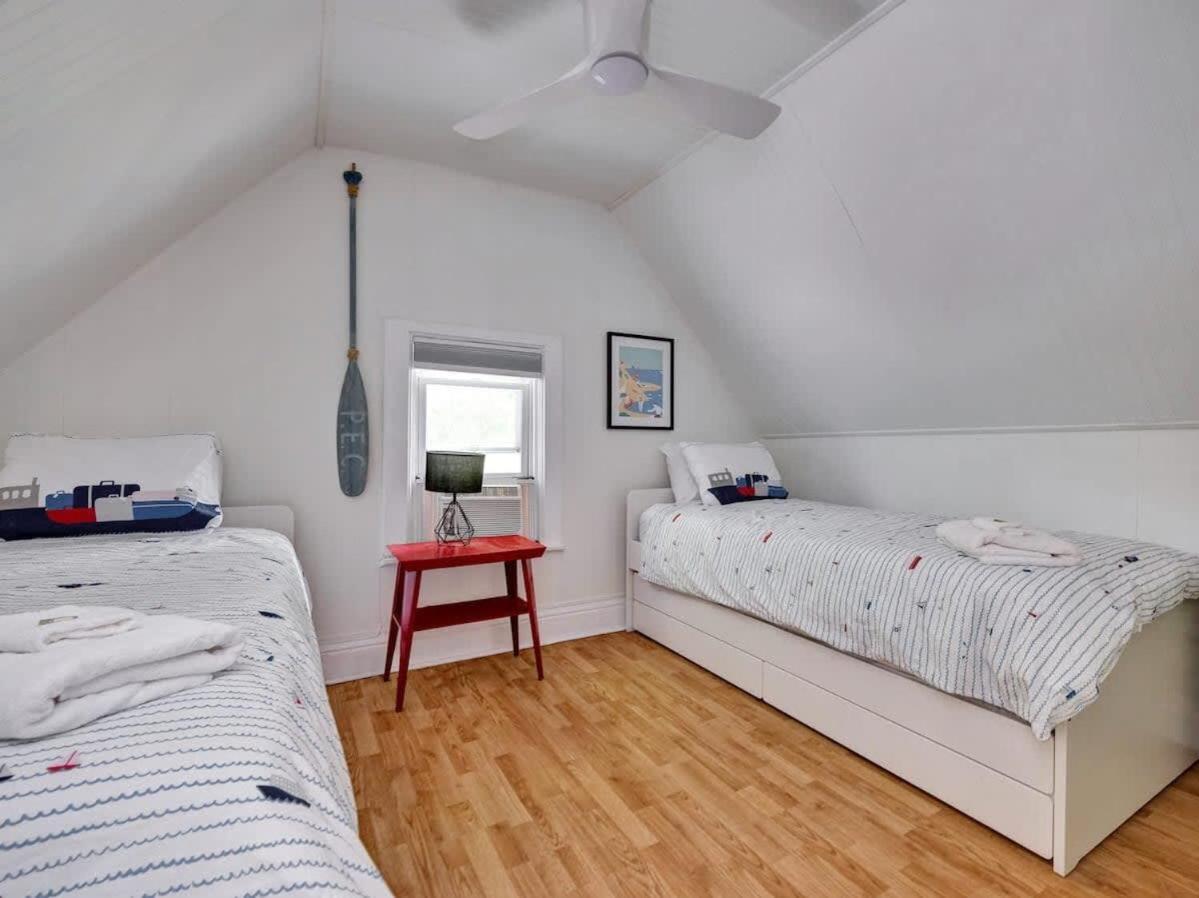 Cobalt Cottage: Picton House with Sandbanks Pass