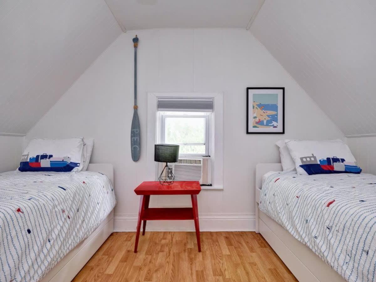 Cobalt Cottage: Picton House with Sandbanks Pass
