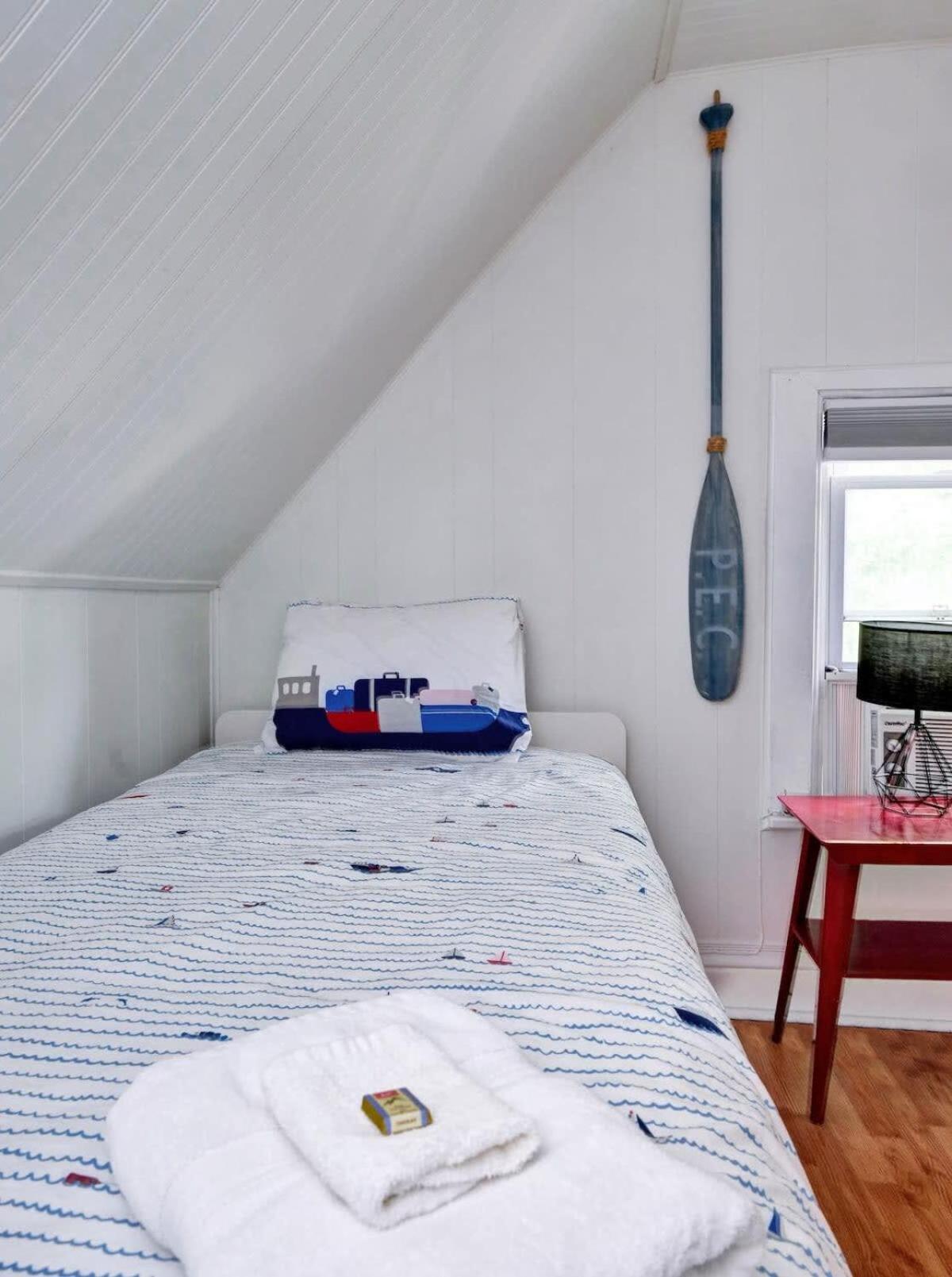 Cobalt Cottage: Picton House with Sandbanks Pass