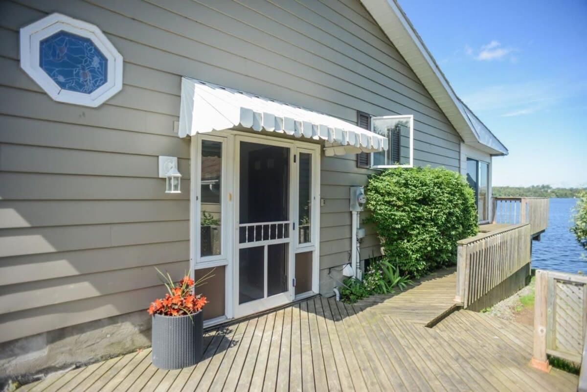 The Verne: Beautiful Waterfront Escape by Picton