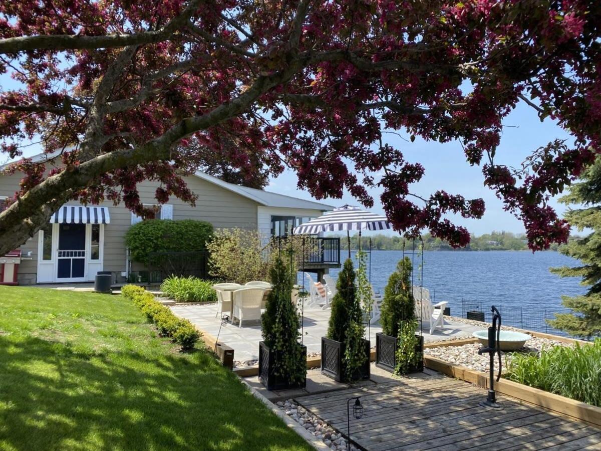 The Verne: Beautiful Waterfront Escape by Picton