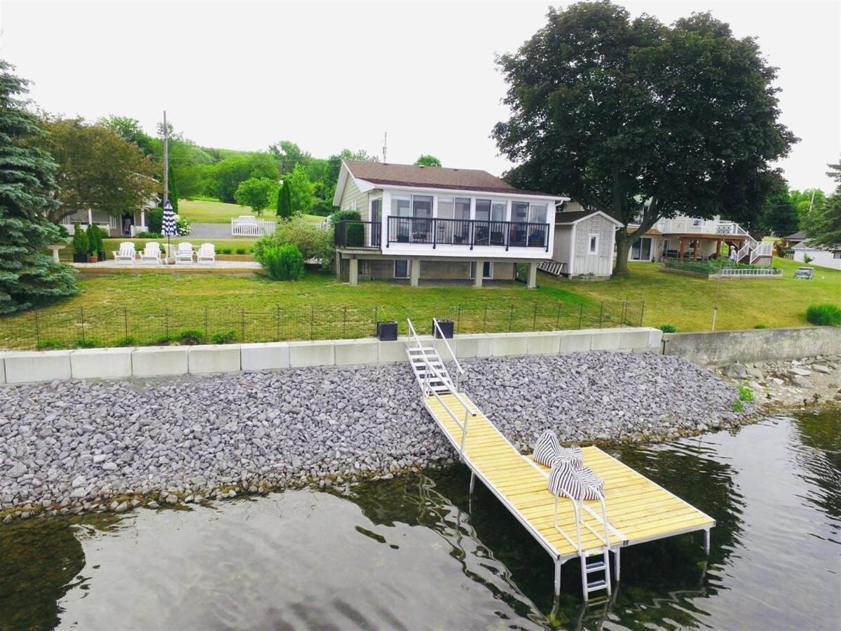 The Verne: Beautiful Waterfront Escape by Picton