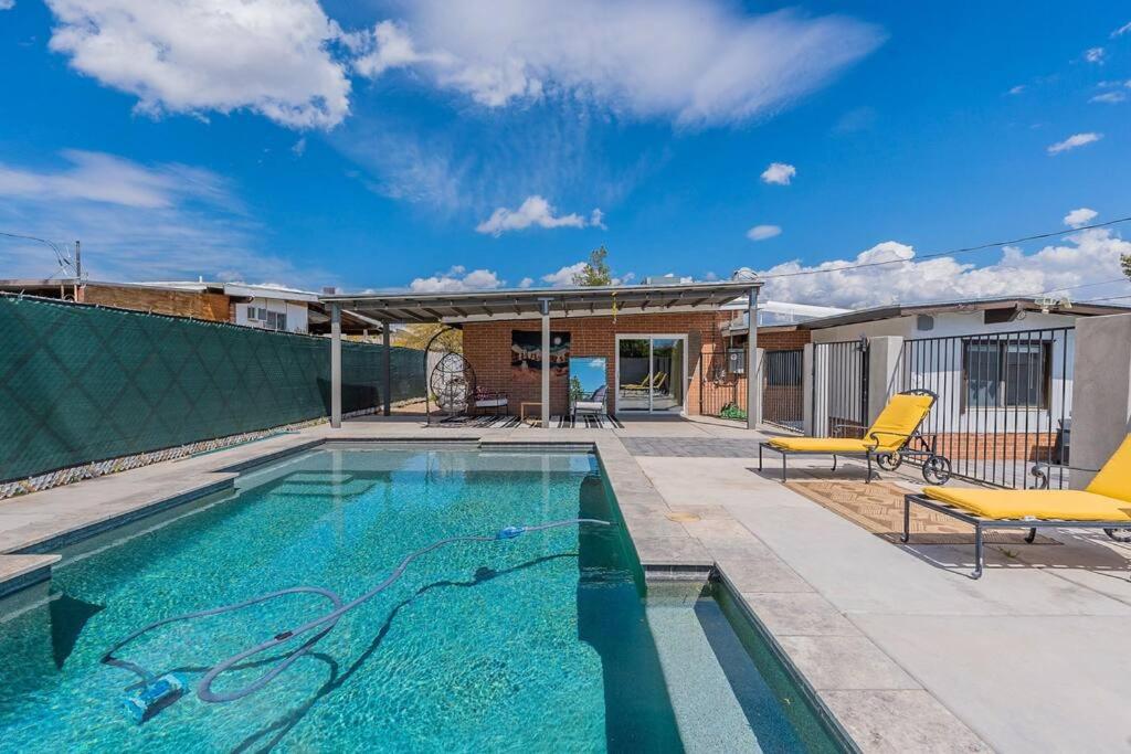 West Tucson Desert Haven - Close to Downtown, Hiking, bikng and more! view 2