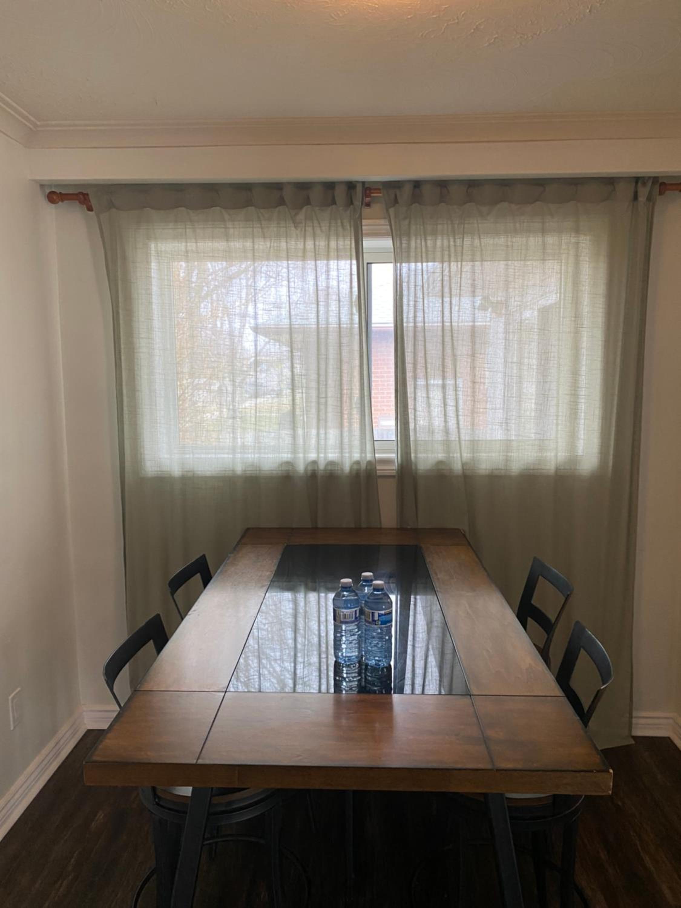 Affordable 4 Bedroom Home Near Hwy401