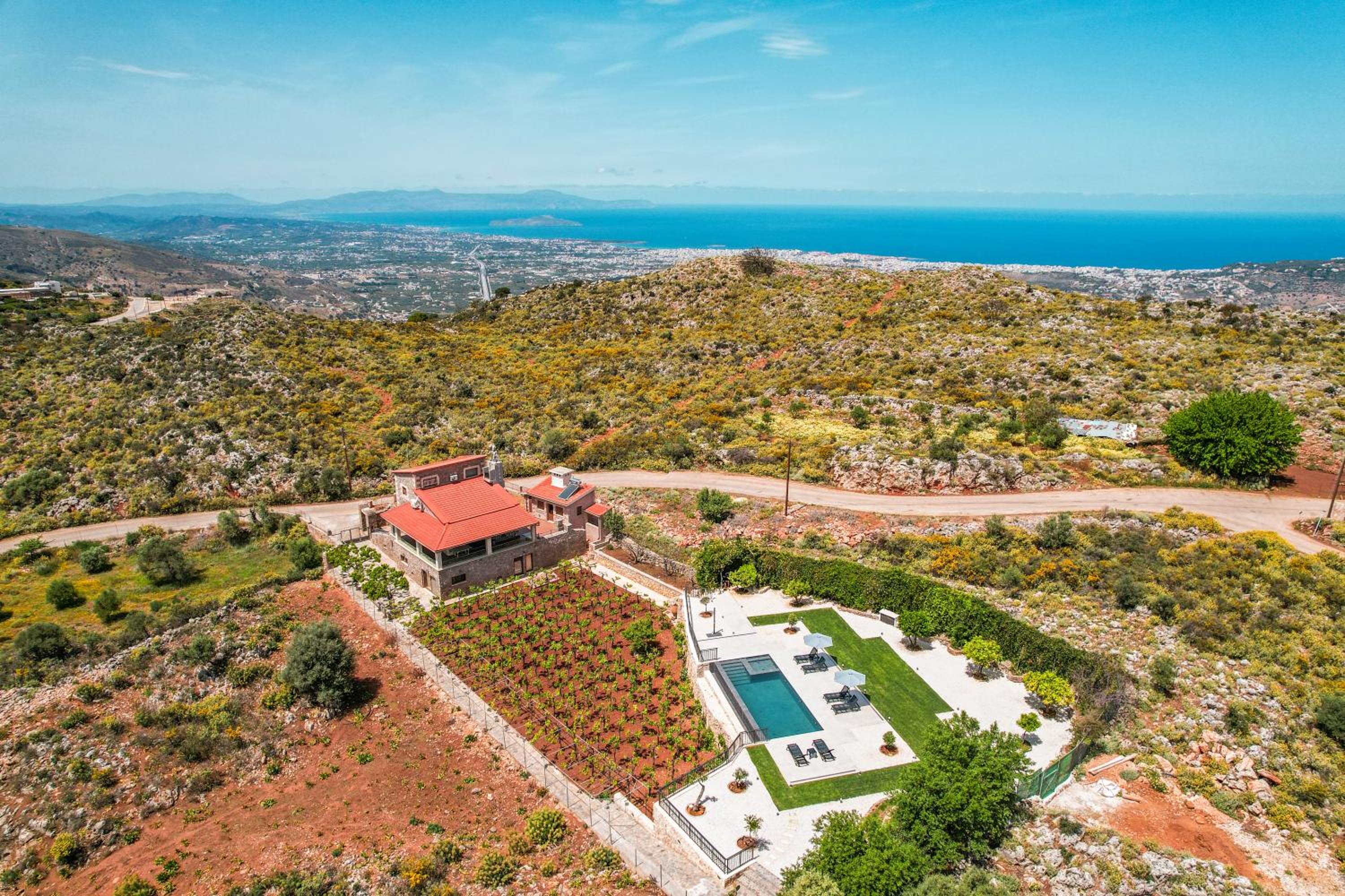 Hotel Villa Recluso-3 bd luxury country villa, huge heated pool with hydromassage, individual bbq & large yard, mountain view - Image 1