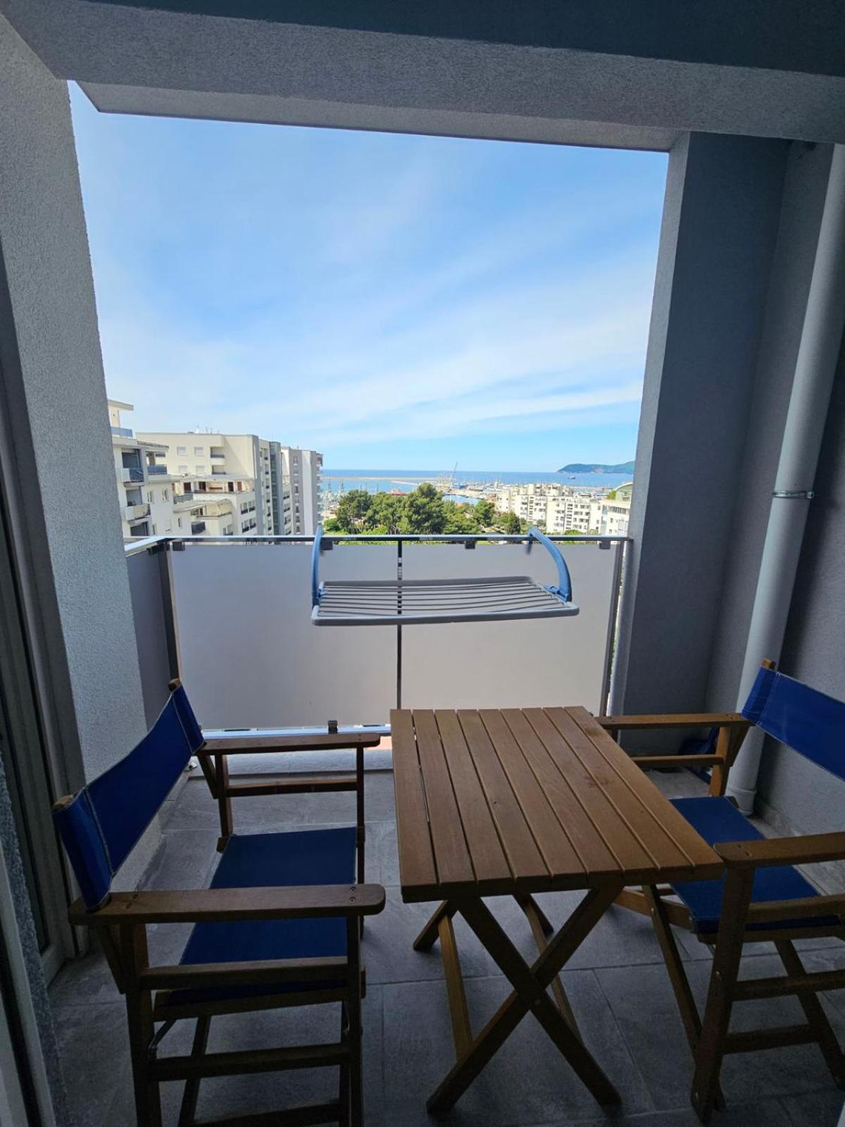 Port View Bar