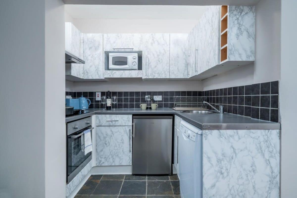 City of London - Lovely Two Bedroom Apartment