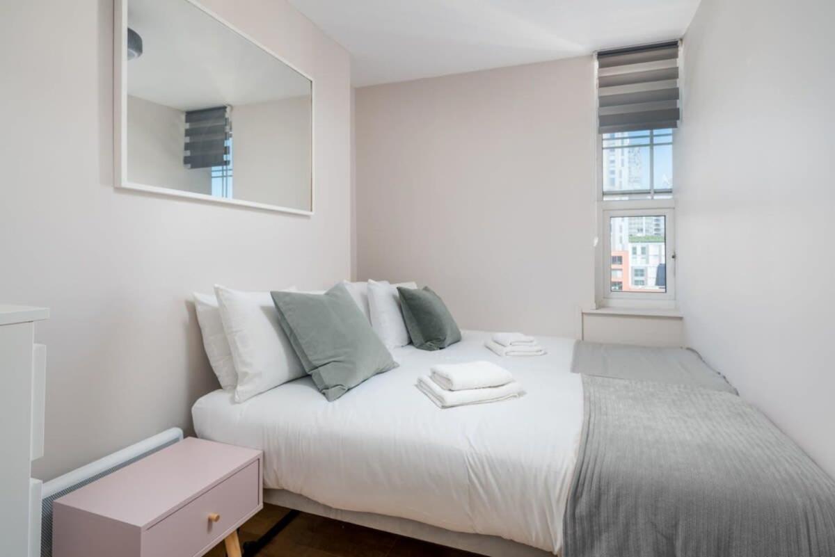 City of London - Lovely Two Bedroom Apartment