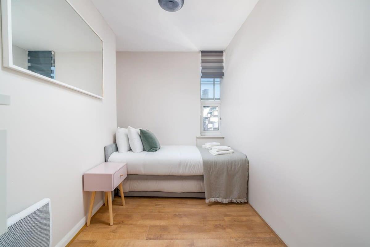 City of London - Lovely Two Bedroom Apartment