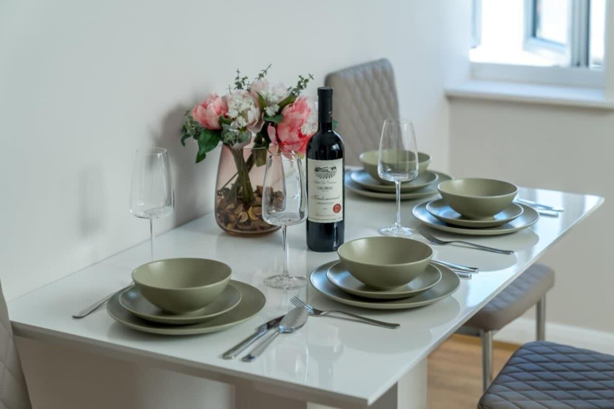 City of London - Lovely Two Bedroom Apartment