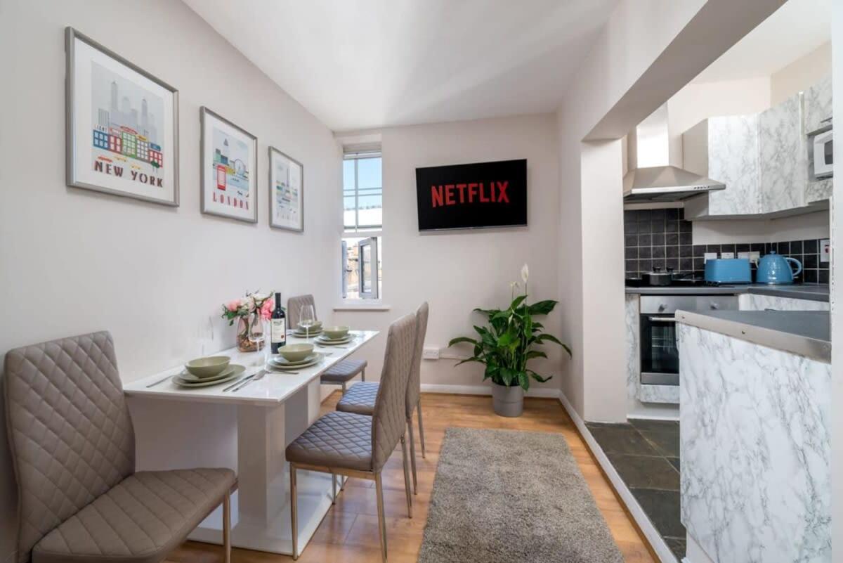 City of London - Lovely Two Bedroom Apartment