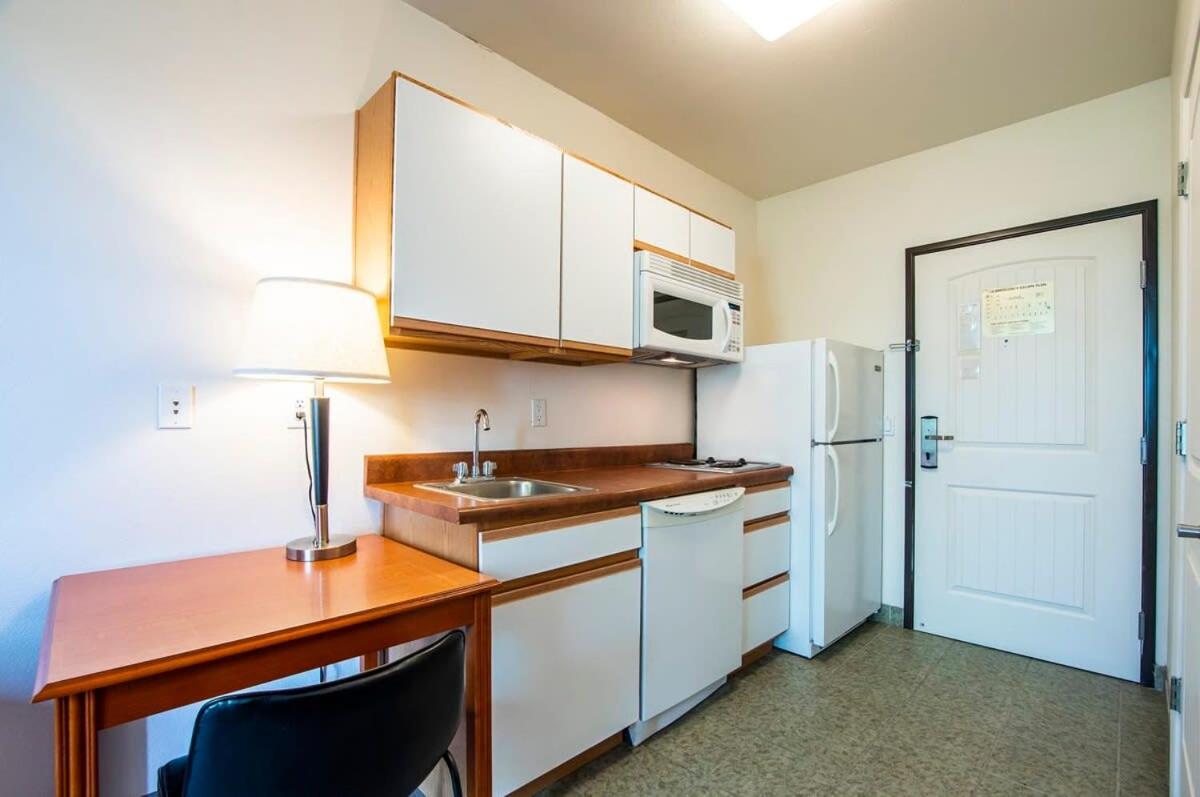 Sierra Vista studio apartment with full kitchen and King Bed view 5