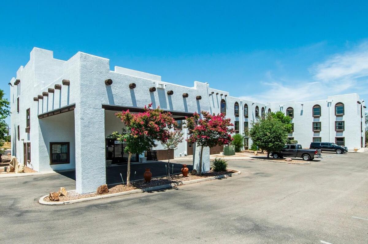 Vistas 216- Renovated central Sierra Vista long term discounts view 3