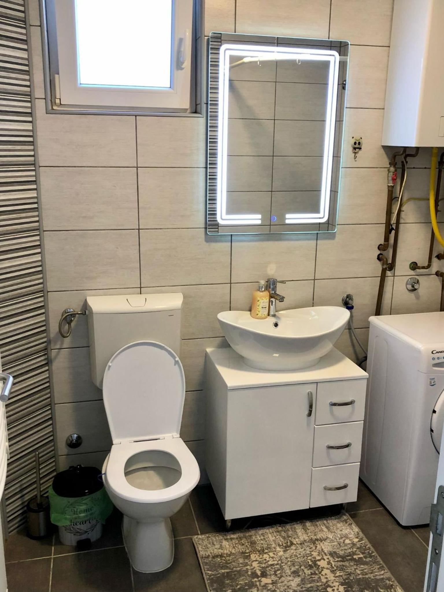 Apartman Aki