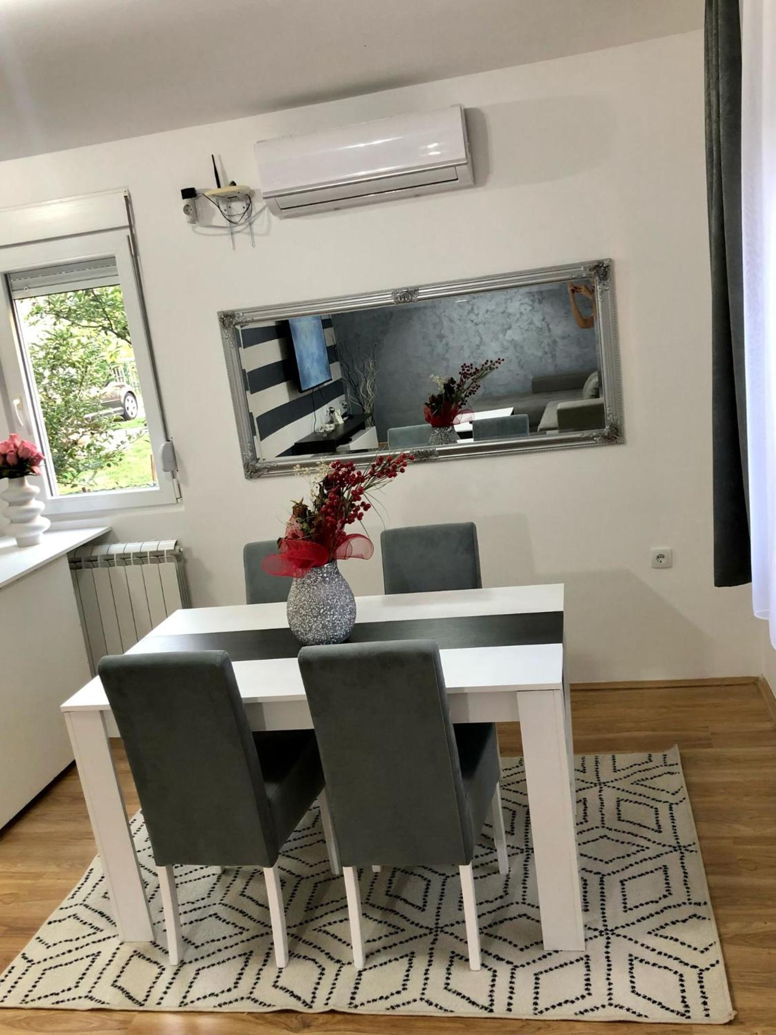 Apartman Aki