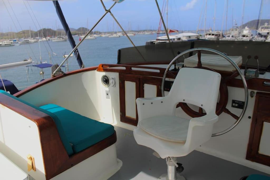 Bateau Privatisé à la Marina du Marin view 3