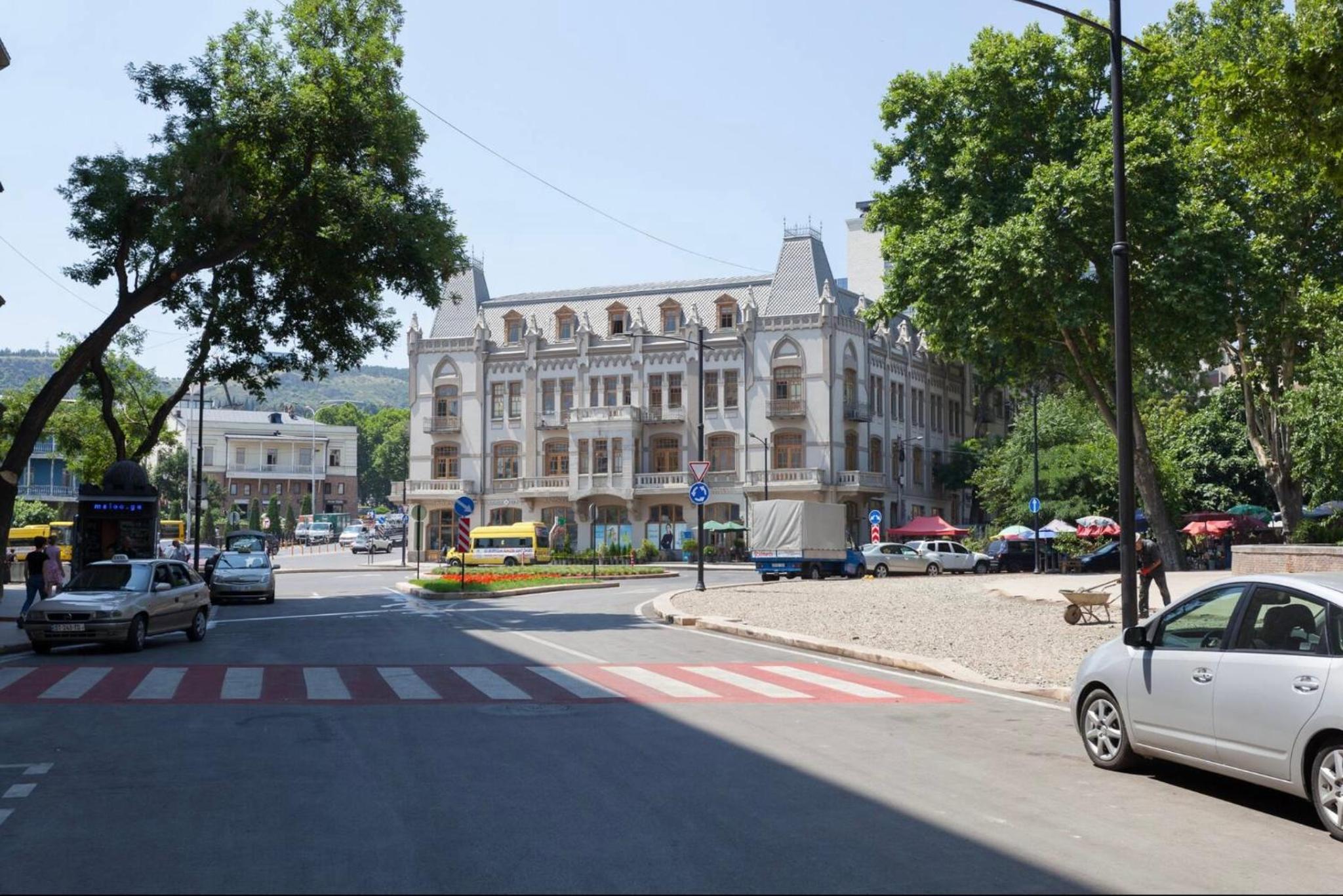The modern apartament in old tbilisi view 3
